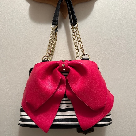 Handbags - Betsy Johnson vintage vgc bow purse